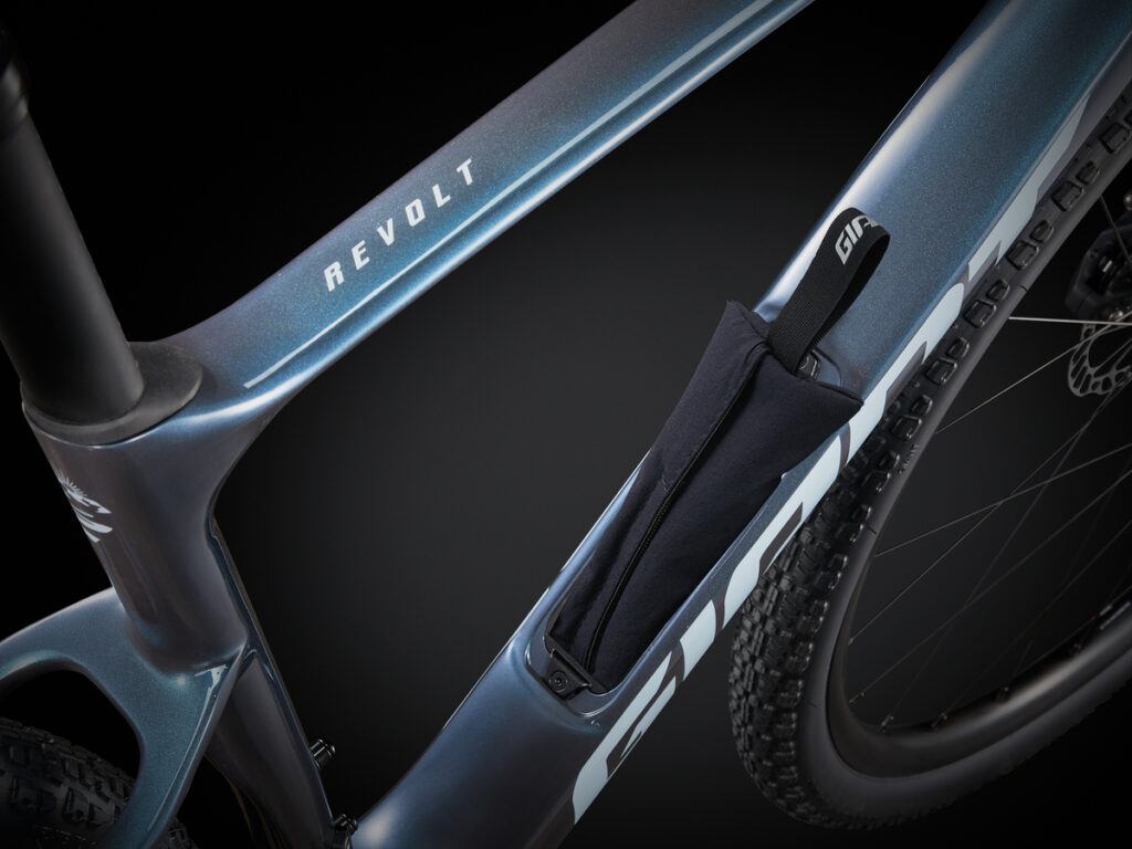 2025 Giant Revolt Advanced 1 – Ocean Twilight – Giant Gravel Bikes Perth